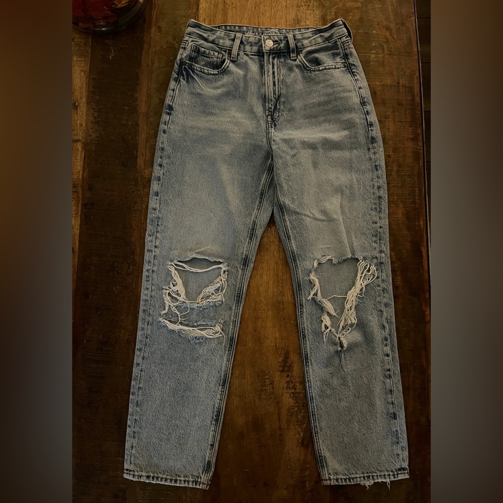 American Eagle Outfitters Mom Straight Jean High Rise. Regular length.